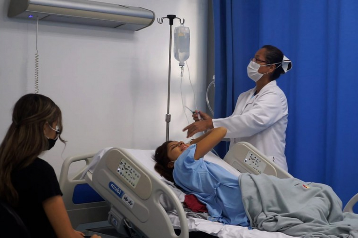 Hospital donado por China beneficia a ecuatorianos afectados por terremoto.