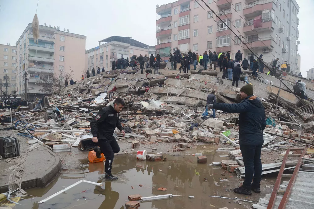 Últimas noticias del terremoto en Turquía y Siria: más de 2.300 muertos y casi 10.000 heridos