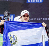 Piloto Salvadoreño queda en segundo lugar en el circuito de Barcelona.
